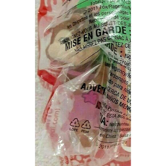 McDonalds Alvin Chipmunks 2011 Brittany Chipwrecked Toy Happy Meal Collectible - Picture 4 of 10